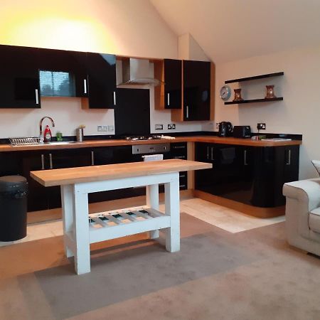 Modern 2Nd Floor 1 Bed Apartment In The Heart Of 랜디드노 외부 사진